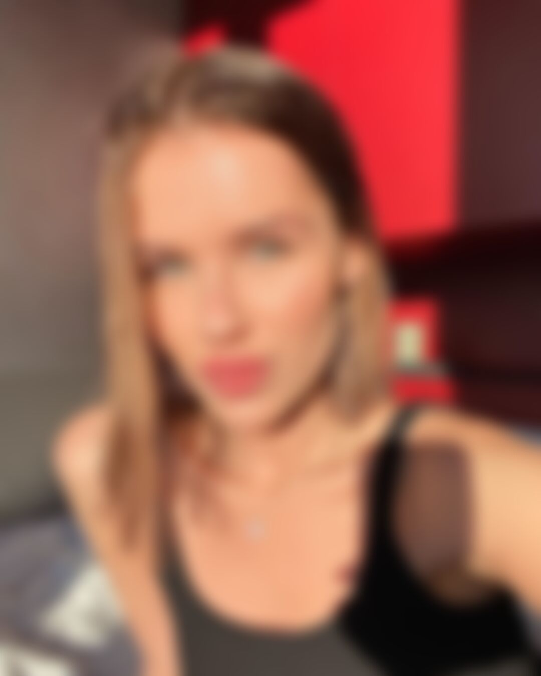 Аполинария - эскорт сопровождение инфлюэнсера